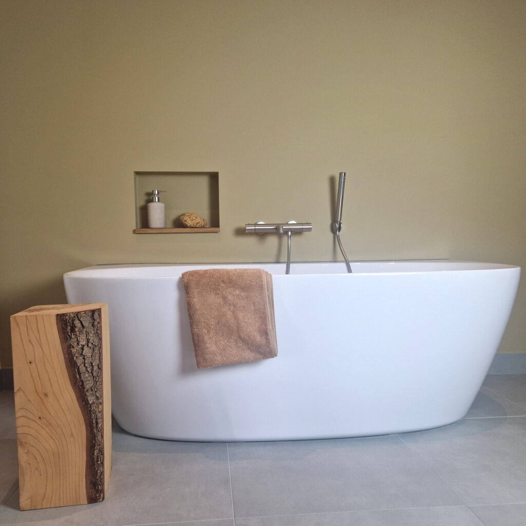 badkamer met ligbad B&B de Gastfabriek